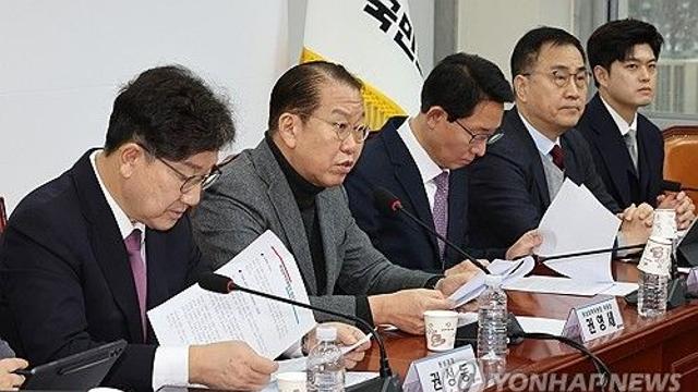 與, 민생·정책행보 시동…'집토끼' 붙들고 중도층 공략 시도