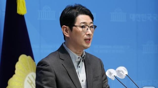與 주진우 