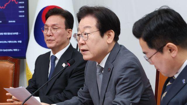 이재명, ‘지지율 보합세’에 “민주당 ‘책임져야 할 세력’으로 본 것”