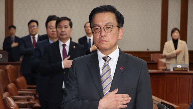 日총리는 트럼프 만나는데 한국은 통화도 아직…한계 보이는 '대행외교'