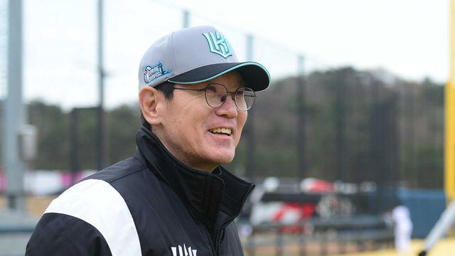 KT, 내야 교통정리 시작…새 역할 찾는 황재균 눈길