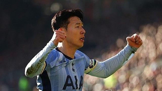 손흥민 환상 코너킥, 상대 꼼짝도 못 했다...'SON 자책골 유도' 토트넘, 브렌트퍼드에 1-0 리드(전반 종료)