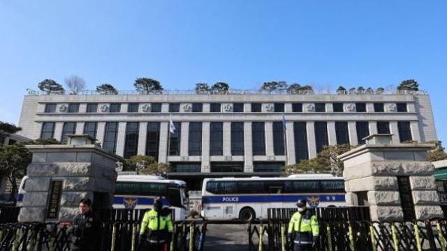 “정치 편향, 절차 흠결”…헌법재판관 구성 문제 삼는 尹·與