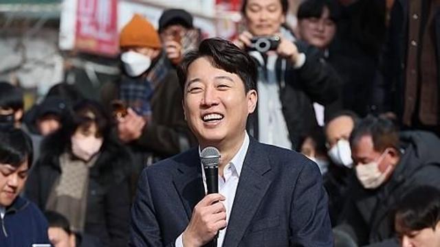 [올드&뉴] 40대에 세상 바꾼 박정희·YS·DJ…이준석은?
