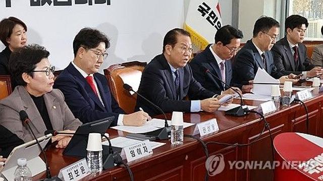 與, 반도체법 처리압박…