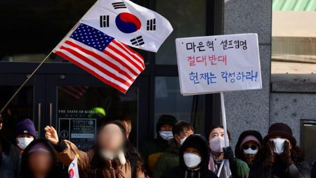 `입춘 한파`에 모인 尹지지층, 현재 향해 
