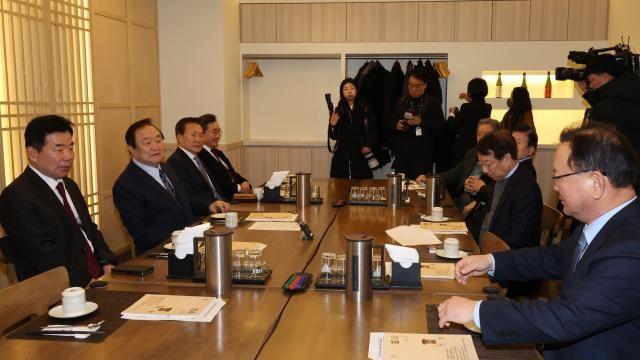 與 '권력분산 개헌' 속도전...위원장에 6선 주호영 내정