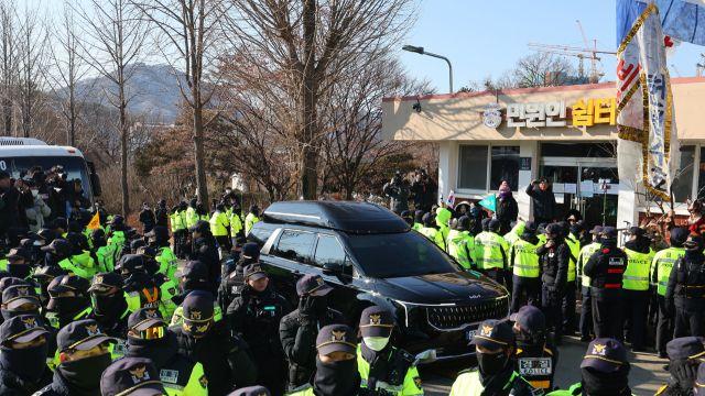 구치소로 尹 찾아간 국민의힘 지도부…