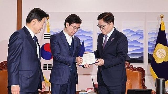 우의장, 미국·유럽 방문 특사단에 친서 전달