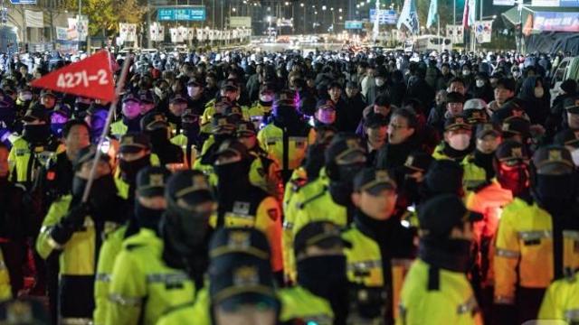 檢 '체포조'에 사복 지시…경찰 