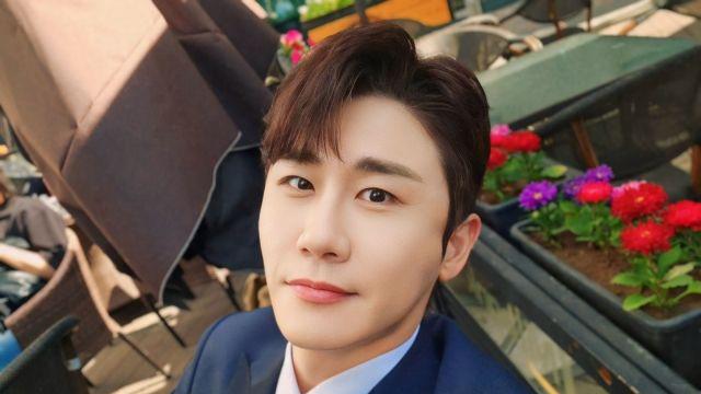 172만회 무한반복…'음원 사재기' 영탁 전 소속사 대표, 징역 8개월