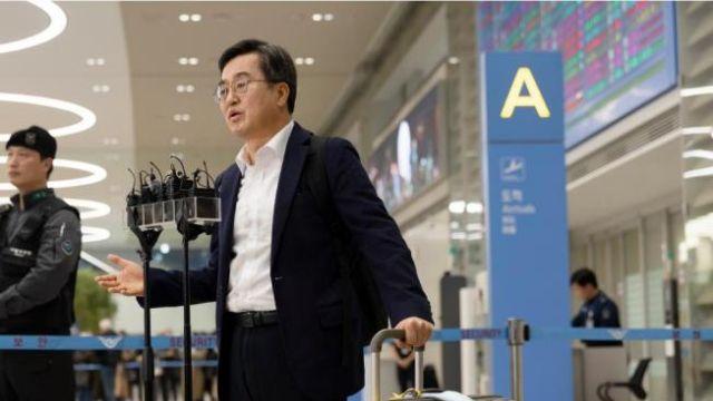 '우회전' 이재명 자리 파고드는 김동연…