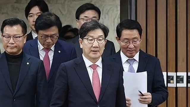 與, 李 '선거법 위헌심판 제청'에 