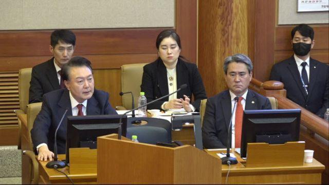 尹, 6차변론 출석…곽종근 前사령관 등 증인과 대면 앞둬