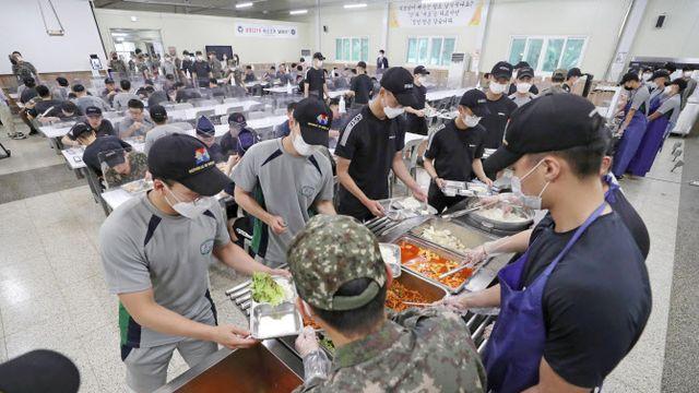 제도화 된 학교급식 처럼…軍 장병 급식 질 향상 위한 법률안 발의