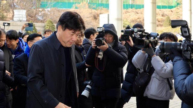 김용 전 부원장, 항소심서도 실형 선고…법정구속  