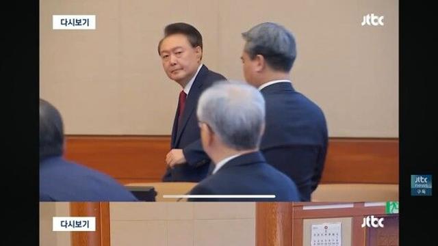 윤석열 대통령, 탄핵심판 6차 변론 출석…국회 측 