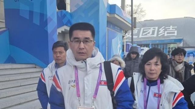 [아시안게임] 모습 드러낸 북한, 인상 쓰며 