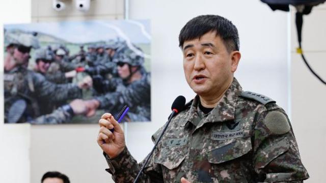 '내란 혐의' 군 수뇌부… 설날 '떡값' 550만원씩 받아