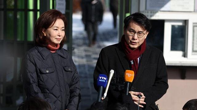 尹, 윤상현·김민전 만나 “헌재 출석은 잘한 결정 …당당한 자세 견지 할 것”