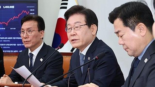 李 