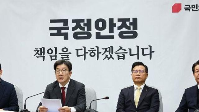 [속보] 권성동 “이재명 우클릭, ‘씨 없는 수박’…핵심 뺀 국민 기만극”