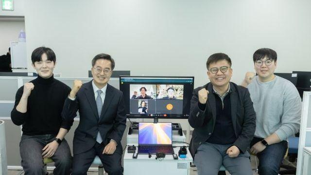 김동연 경기도지사, 주 30시간 근무 스타트업 찾아