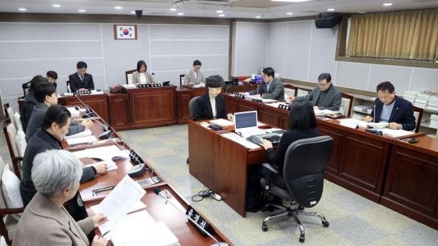 수원특례시의회 기획경제위원회, 조례안 등 안건심사