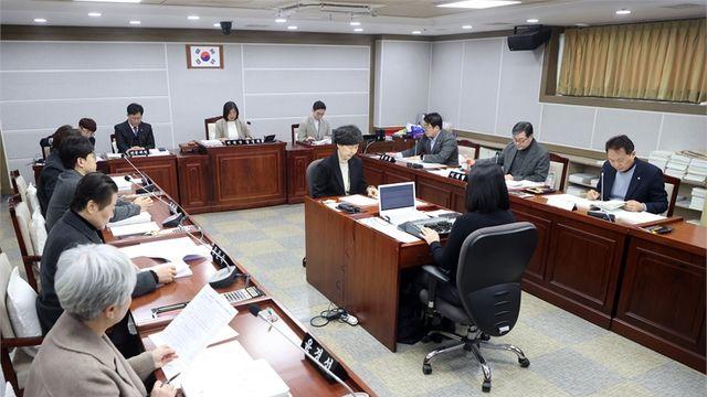 수원특례시의회 기획경제위원회, 조례안 심사... 이차전지산업 육성 조례안 부결