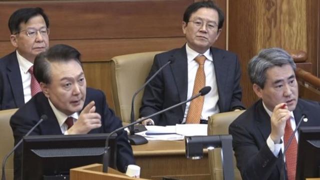 [속보] 윤대통령 측, 헌재 진행 문제제기…