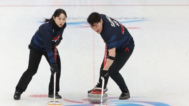‘컬링 한일전 패배’ 김경애-성지훈, 컬링 믹스더블 은메달 [항저우 AG]