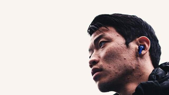 ‘시즌 첫 도움했는데’ 황희찬, 또 부상인가… 블랙번전 전반만 뛰고 교체 아웃