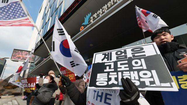 `尹 방어권 보장` 권고안 의결…아수라장된 인권위 (종합)