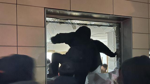 검찰 '서부지법 난동사태' 62명 구속 기소… 1명은 불구속 기소