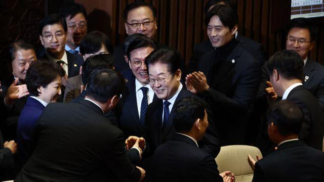 이재명이 다시 꺼내든 국민소환제...정쟁 악용 우려도