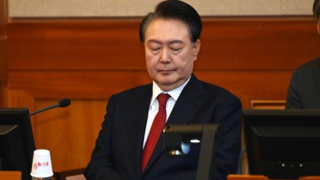 '정권 연장' 45.2% vs '정권 교체' 49.2%… 정당 지지율도 접전