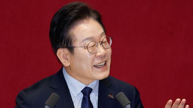 이재명 '주 4일근무' 제안… 