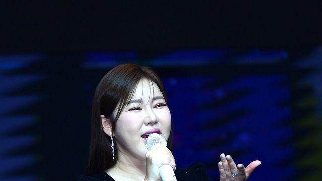 송가인, ‘평생’ 오프닝 무대
