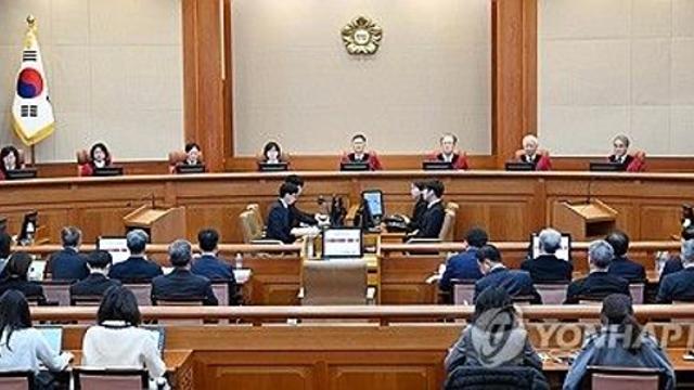 尹 '검찰조서 헌재 증거채택' 직접반발…문형배 