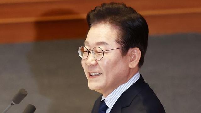 공직선거법 2심 판결 앞둔 이재명 “저는 아무 걱정하지 않는다”