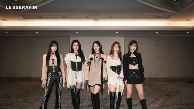 컴백 앞둔 르세라핌, 겹경사 맞았다…'굿 파츠' 스포티파이 1억 스트리밍