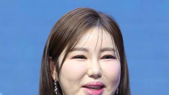 송가인, 홀로서기 후 첫 앨범... “보통 아니더라”