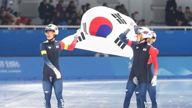 [아시안게임] 빙속 남자 팀 추월 은메달…이승훈 역대 최다 메달 9개 신기록(종합)