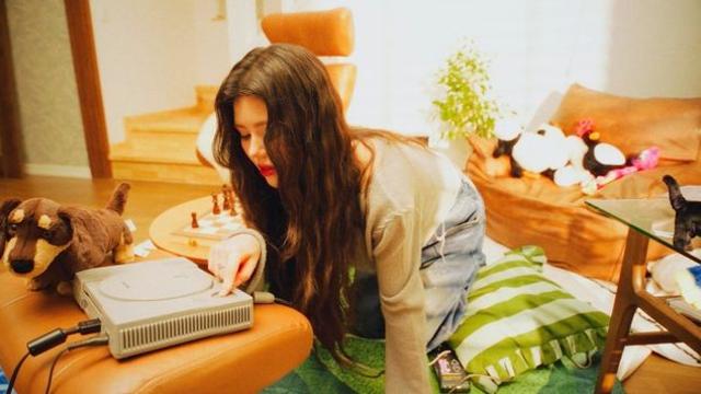 '다니엘 친언니' 올리비아 마쉬, 신곡 '스트래티지' MV 티저 공개