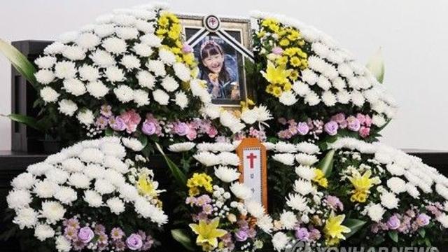 경찰, 초등생 살해 여교사 강제수사…체포·압수수색 영장 발부