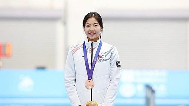 [아시안게임] '깜짝 전종목 메달' 빙속 이나현 
