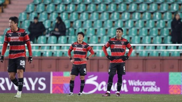 [ACLE 이슈] 달리던 주닝요 밀치고, 이호재 명치 가격해도 경고 없었다...포항 울린 심판 판정