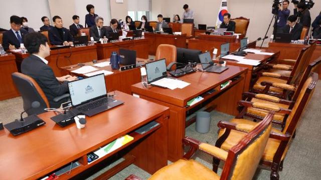 '명태균 특검법' 야당 주도로 법사위 통과… 국힘 반발 퇴장