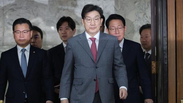 권성동 “이재명, 본인 재판 일정 가늠하며 너스레...참으로 경박”