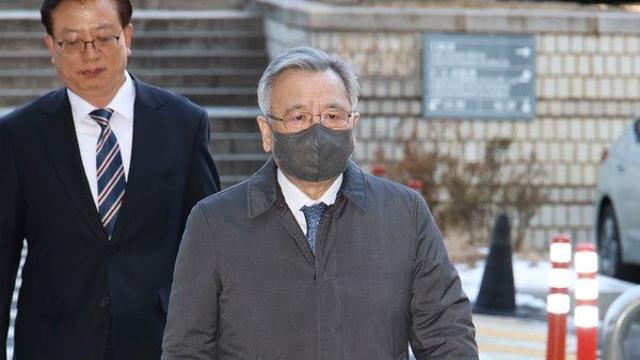 ‘대장동 50억 클럽’ 의혹 박영수 前 특검, 1심서 징역 7년···법정 구속